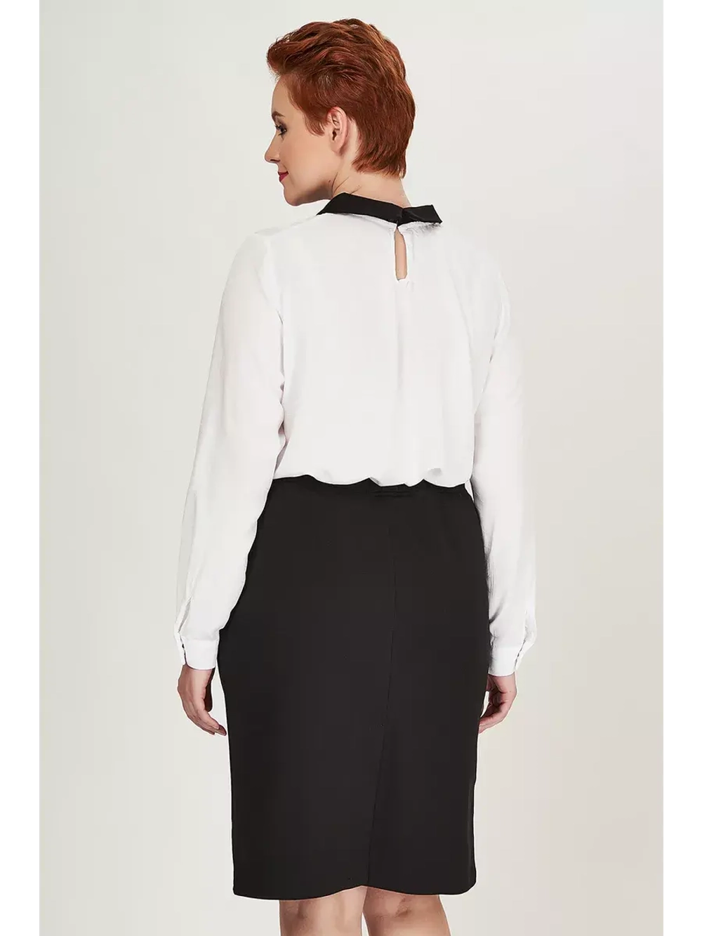 Блузка белая с черным воротником