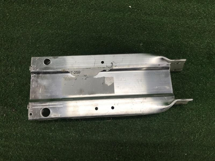 Кронштейн усилителя передний правый Mercedes E C207 (2009-2016)