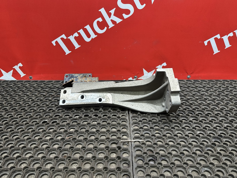 Кронштейн глушителя 2023г