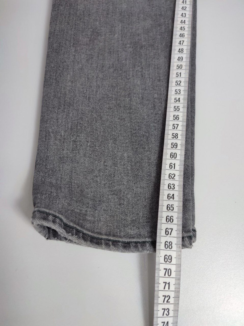 Джинсы H&M с разрезами 40 размер