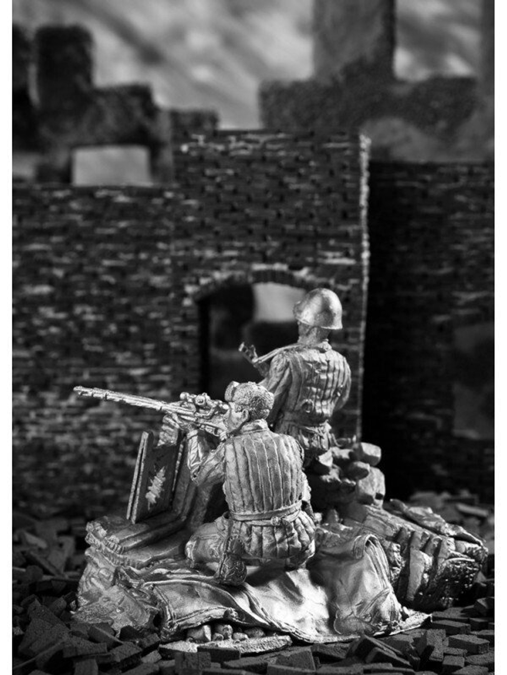 Оловянный солдатик Снайпер в развалинах дома с чучелом