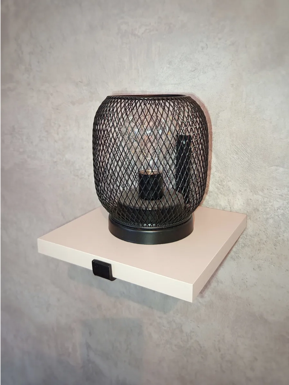 Полка настенная маленькая на кронштейне