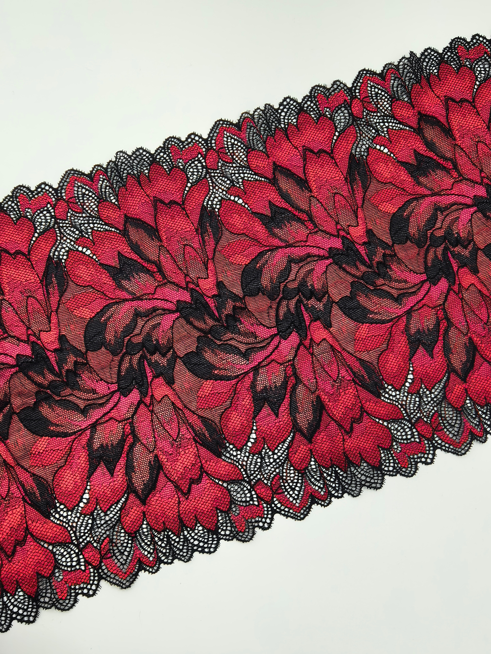 Кружево эластичное черный/красный К820 (23 см)