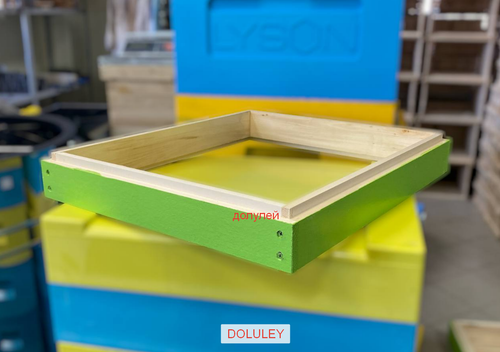 Подкрышник 10 рамочного улья крашен (липа)