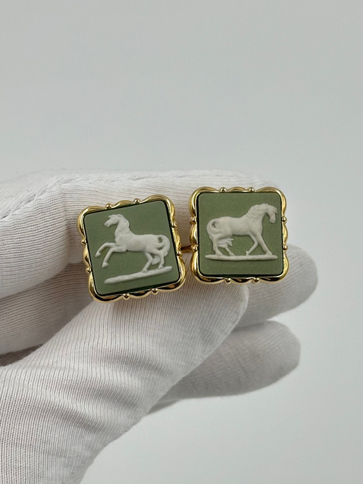 Запонки зелёные с лошадьми Wedgwood