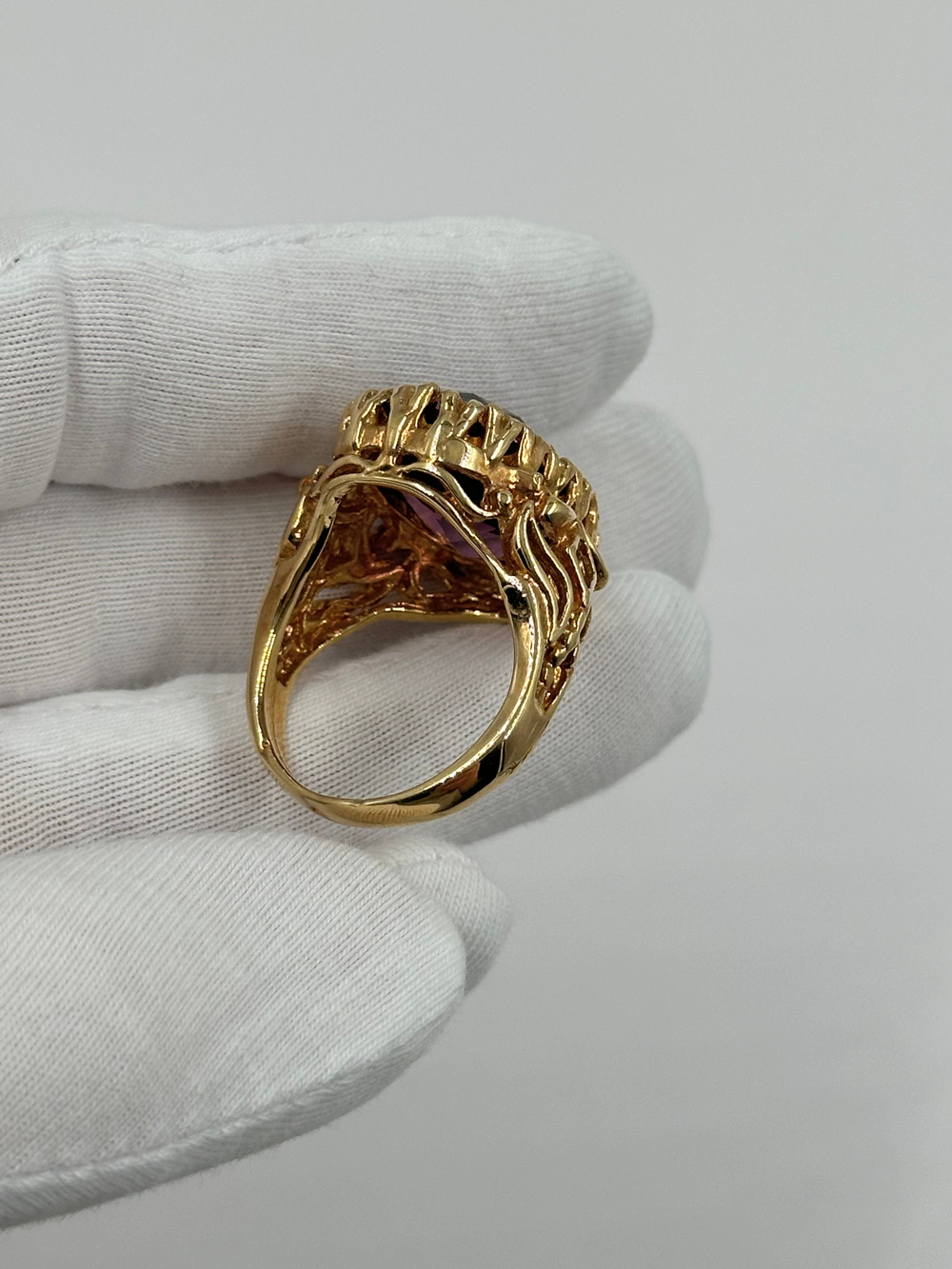 Кольцо с фиолетовым кристаллом