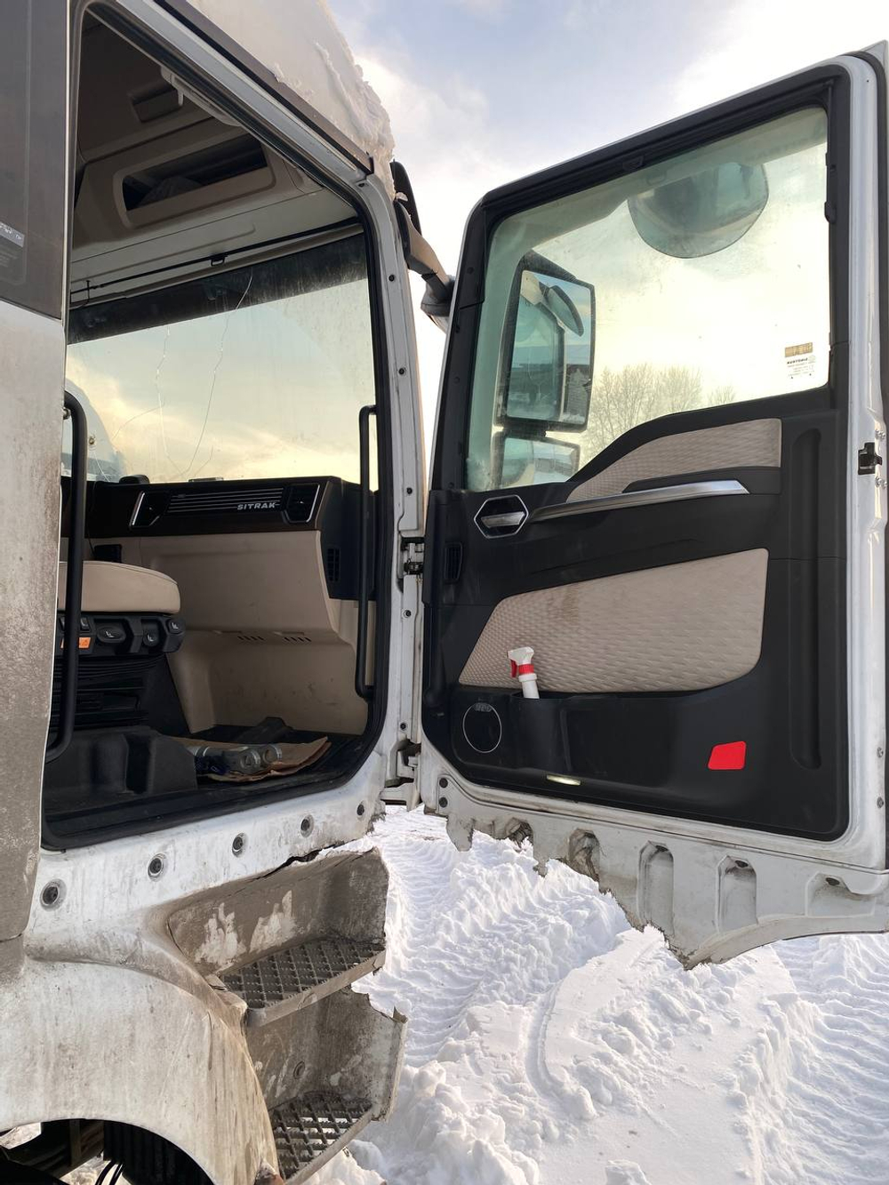 SITRAK C7H MAX 4x2 Седельный тягач ZZ4186V391HE (Дизельный, 12,4 л, 480 л.с., АТ)