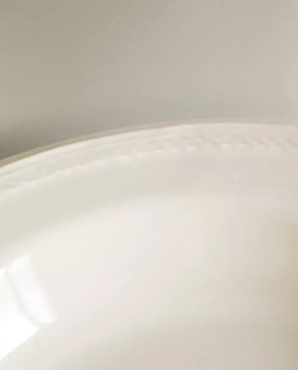 ZARA HOME ТАРЕЛКА ИЗ ФАЯНСА С РЕЛЬЕФНЫМ УЗОРОМ «ЦЕПОЧКА», БЕЛЫЙ