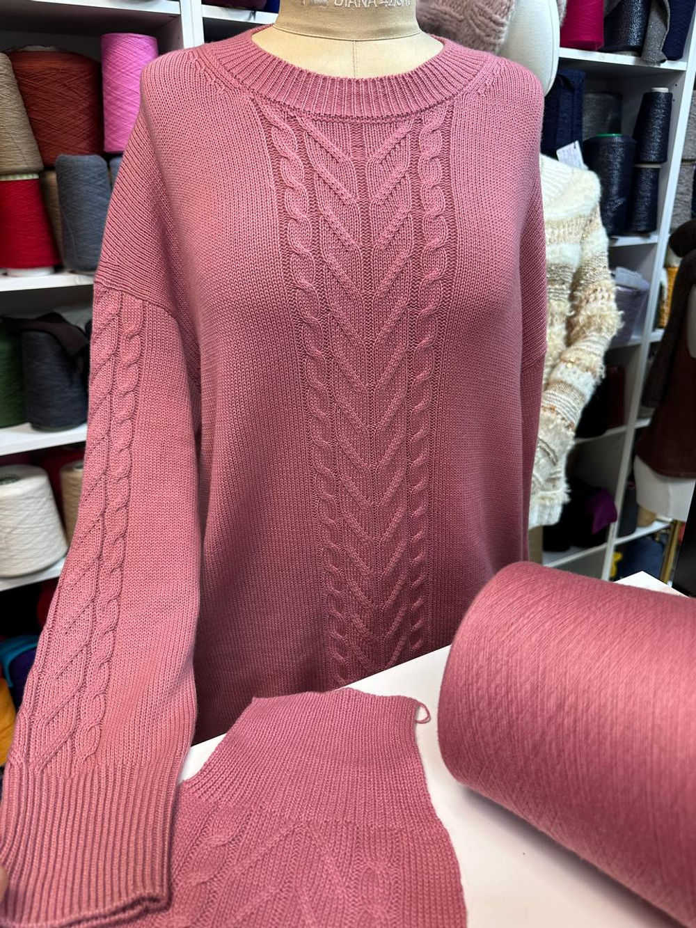 CASHMERE - Loro Piana; 100% кашемир; 2400м/100гр, (2/48); col. ROSA CH, цвет: холодный розовый S723; Есть бобинка: 269 гр