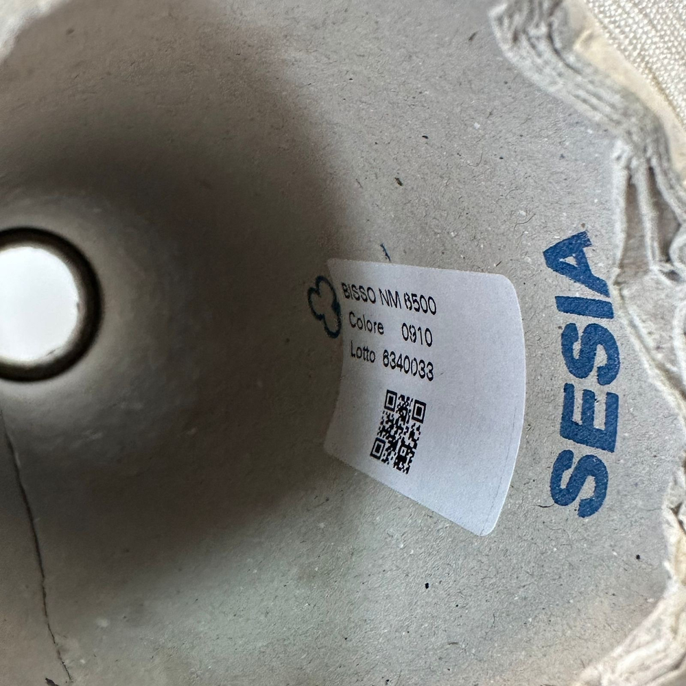 BISSO - Manifattura Sesia; 55% вискоза, 45% п/а; 650м/100гр; col. 0910, цвет: жемчужный; есть мал. бобинка 150гр. S703