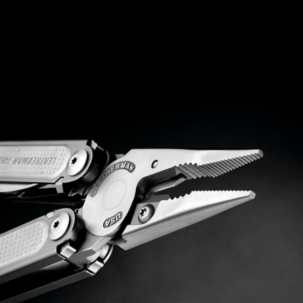 Мультитул Leatherman Free P2, 19 функций, нейлоновый чехол