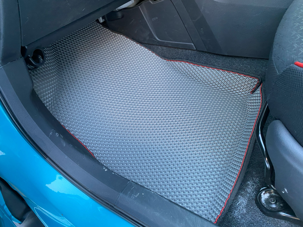 Toyota Raize 1 поколение (11.2019 - ) правый руль