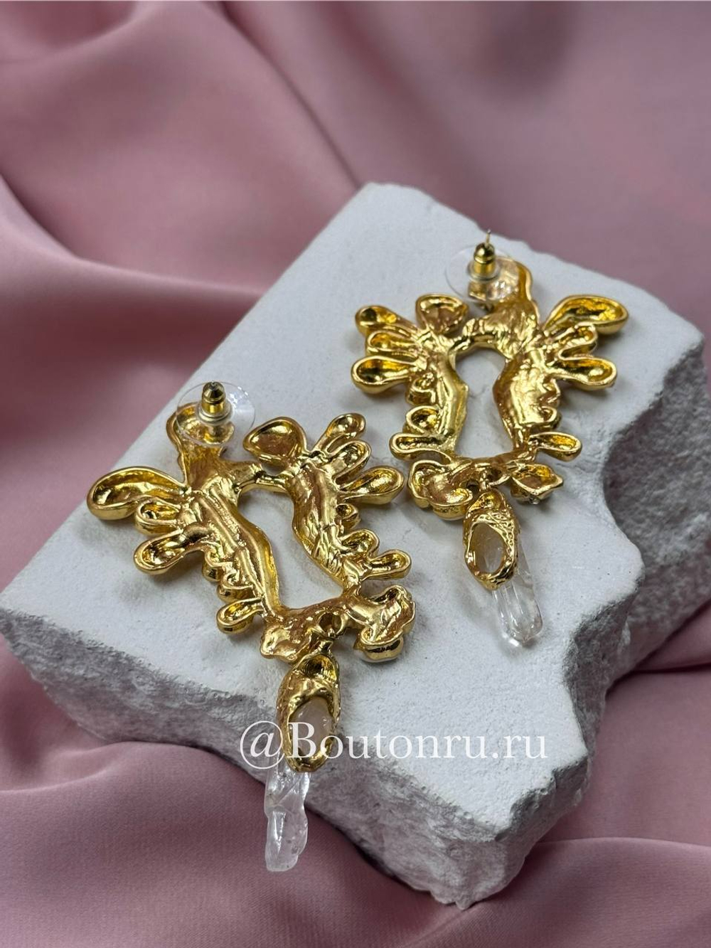 Серьги золотые с замочной скважиной со стразами и кристаллом Скиапар.