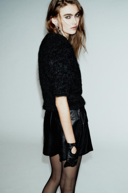 ZARA ЮБКА-ШОРТЫ ИЗ ИСКУССТВЕННОЙ КОЖИ СО СКЛАДКАМИ, ЧЕРНЫЙ