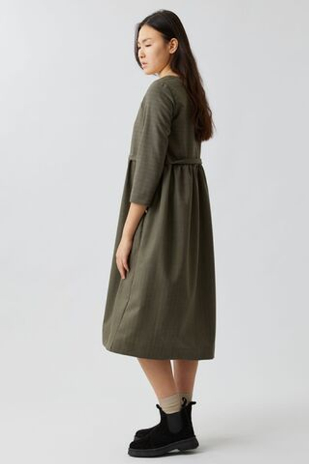 Платье с кулиской болотного цвета в полоску