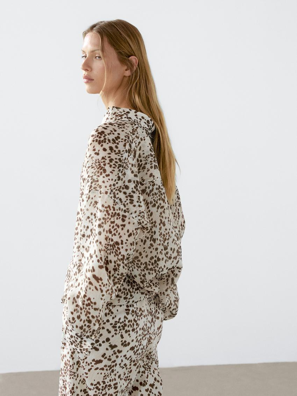 Massimo Dutti Блуза оверсайз с анималистическим принтом, светлый экрю