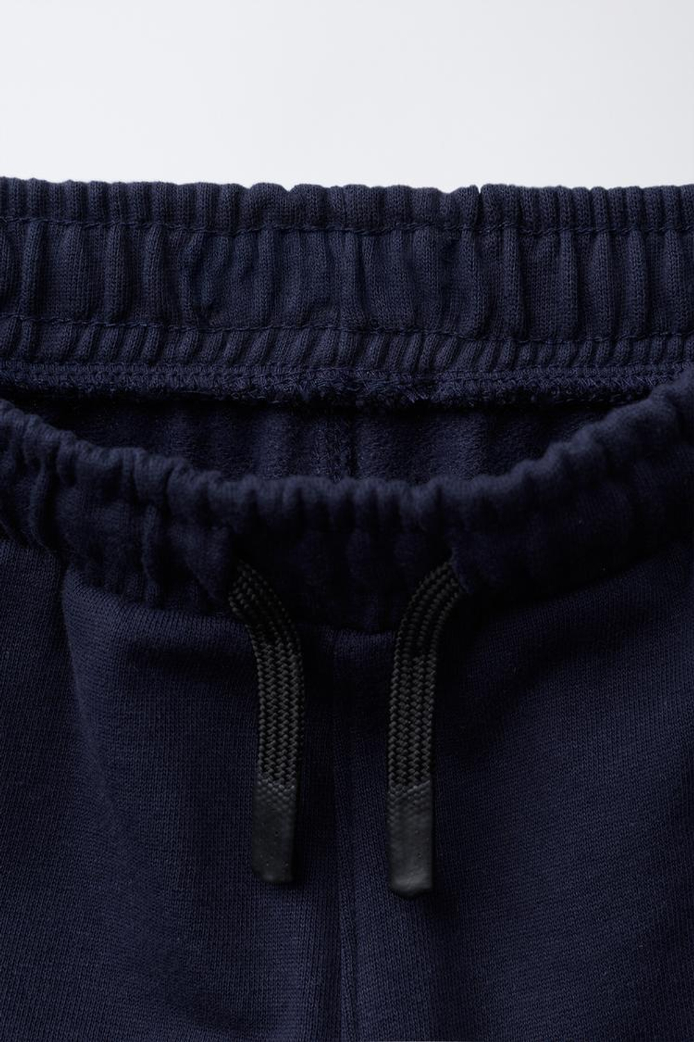 ZARA БРЮКИ-ДЖОГГЕРЫ С ТЕКСТОВЫМ ПРИНТОМ, МОРСКОЙ СИНИЙ