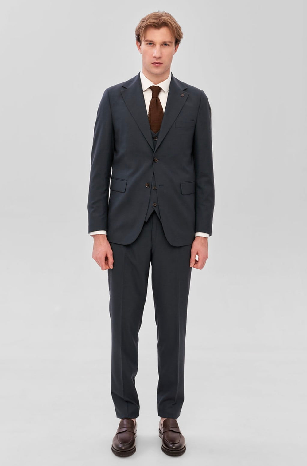 Мужской классический костюм (темно-синий) В59