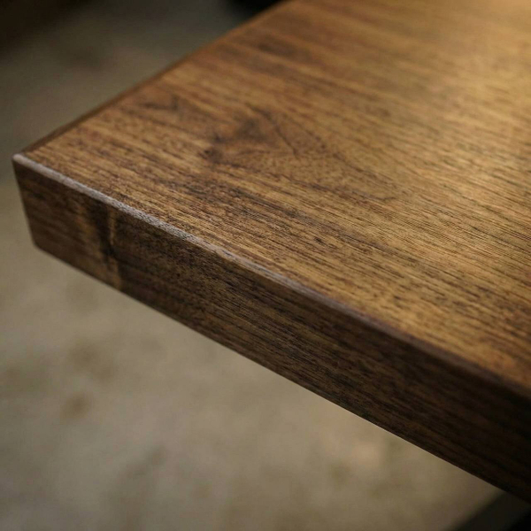 Cтол из массива кавказского дуба, классика