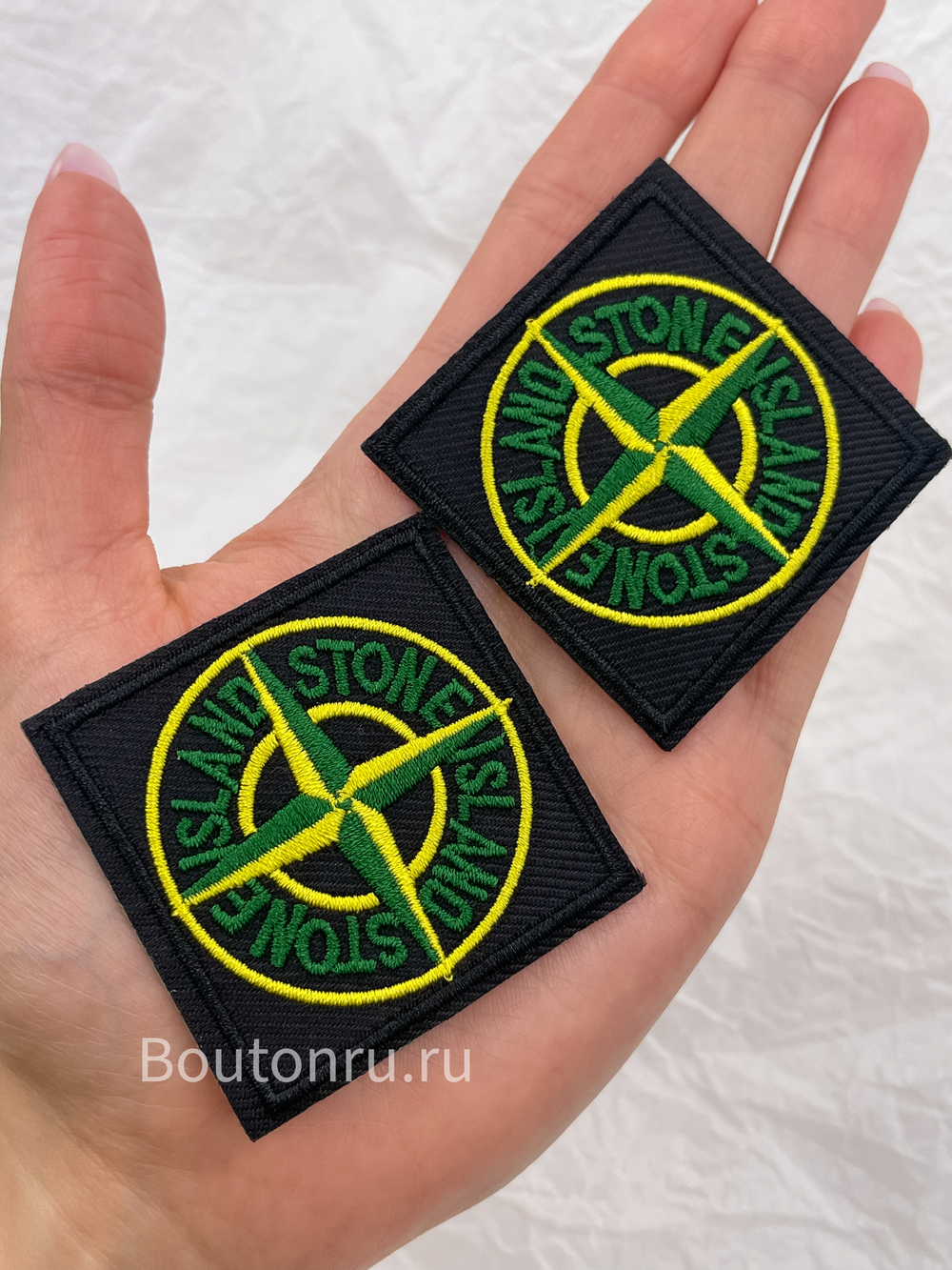 Нашивка квадратная черная бренд SI (Стоун Ай.) 5 см