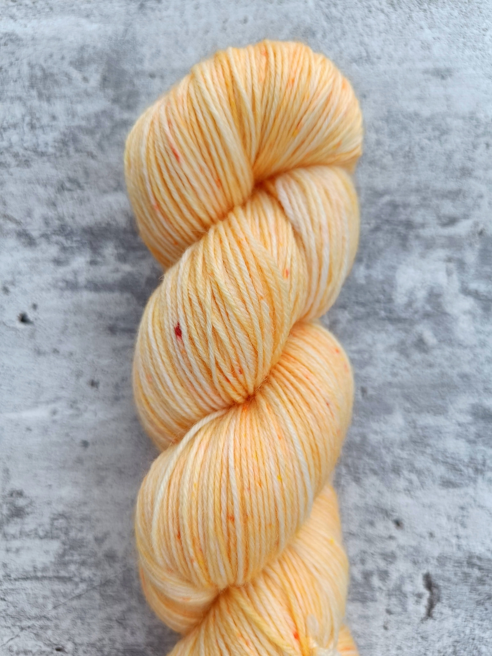 Носочная пряжа ручного окрашивания superwash 420 м / 100 г Желток