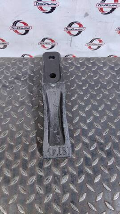 Зуб болтовой C02B96 центральный