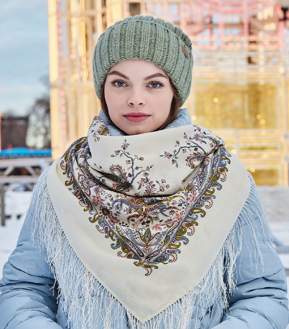 Платок шерстяной с шелковой бахромой