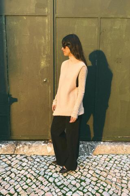 ZARA АСИММЕТРИЧНЫЙ ТРИКОТАЖНЫЙ ЖИЛЕТ, ВАНИЛЬНЫЙ