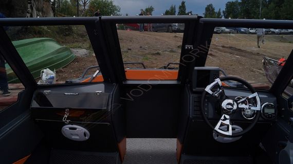 Катер Berkut M TwinConsole