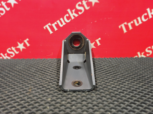 Кронштейн амортизатора переднего