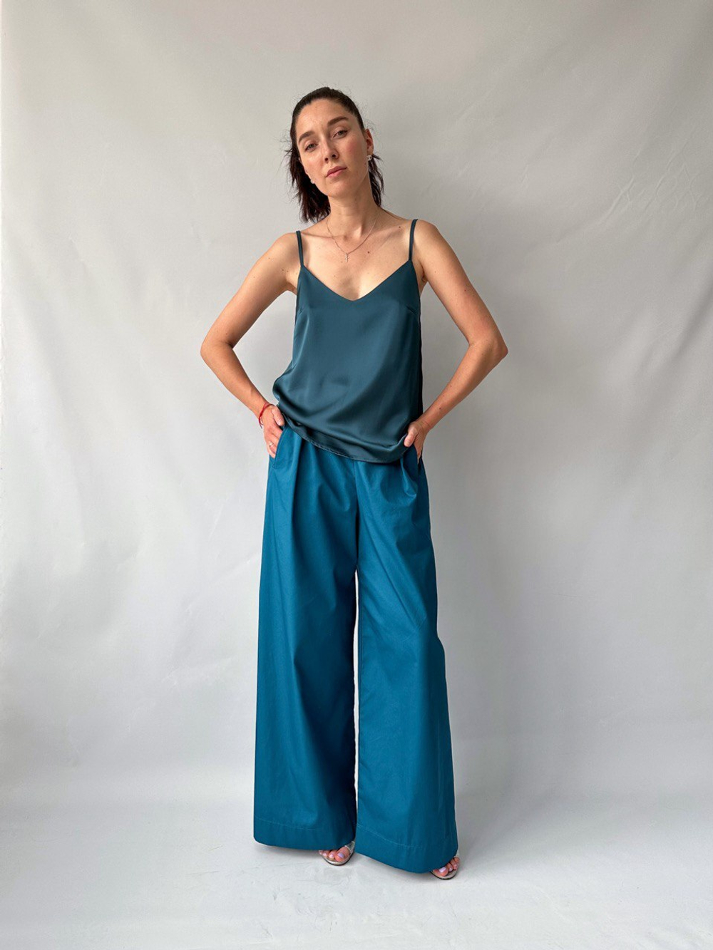 Топ на бретелях