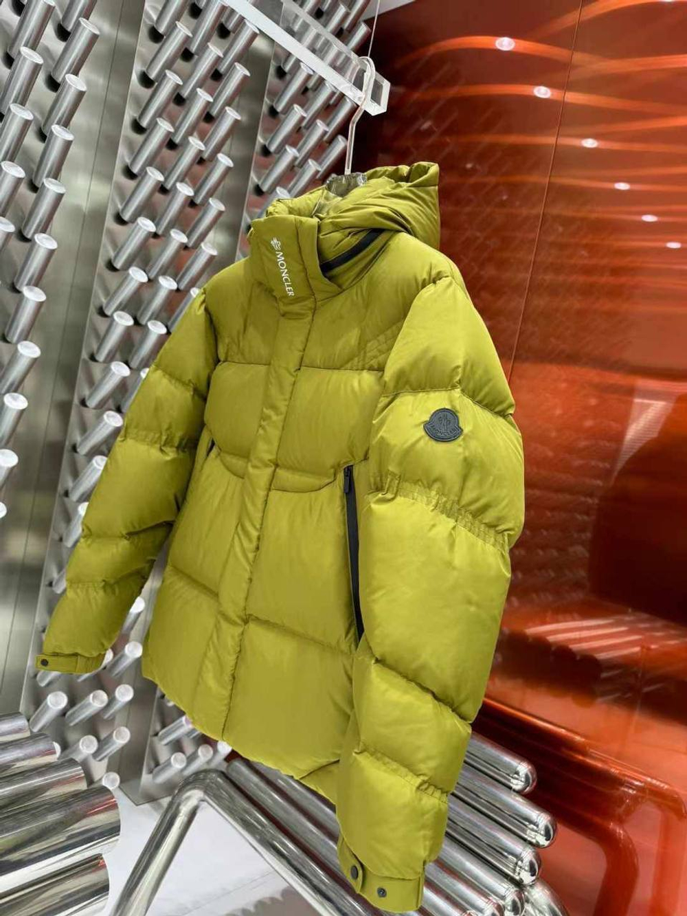 Пуховик Moncler