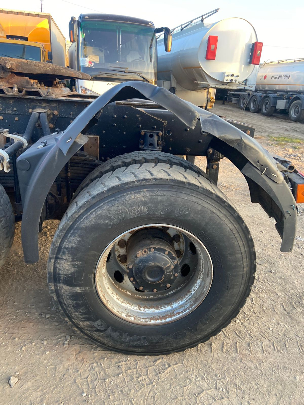 Shacman (Shaanxi) SX* 6x6 Седельный тягач SX42586W385C (Дизельный, 10,8 л, 441 л.с., МТ)