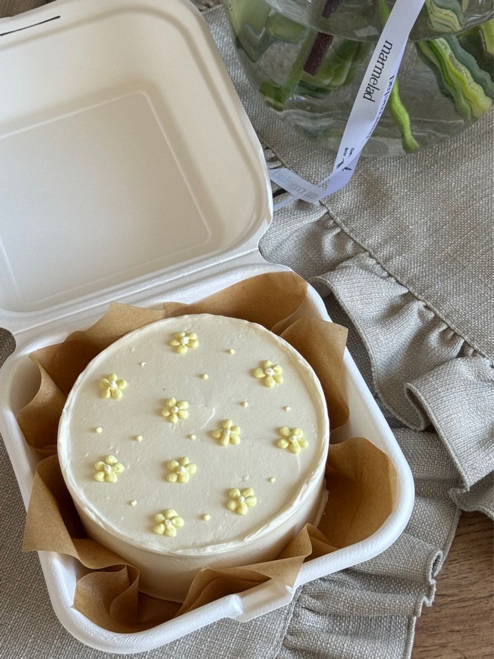 Бенто торт 750 гр Ванильный с клубникой