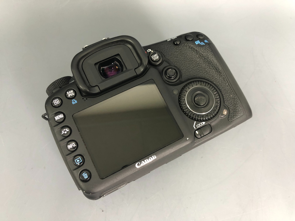 Canon EOS 7D 18.300 кадров