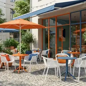 Пластиковые стулья