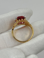 Кольцо с красным кристаллом
