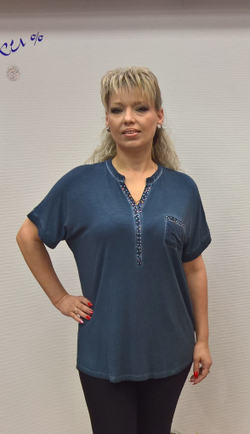 Футболка "варенка" с цветными камушками