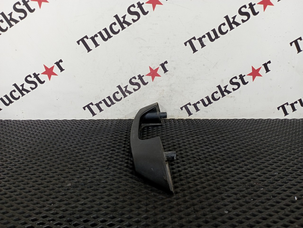 Ручка решетки радиатора правая