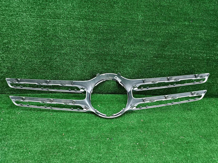 Накладка решетки радиатора Mercedes GLC X253 (2015-2019)