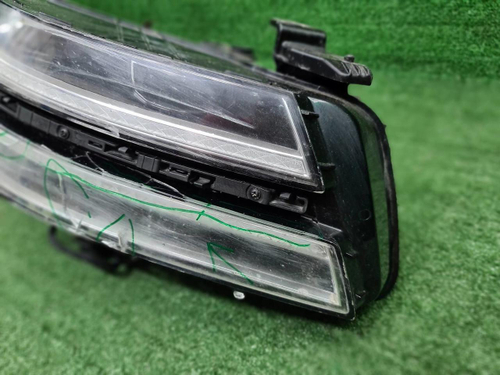 Битая Фара правая Genesis G80 2 (2020-2024) LED