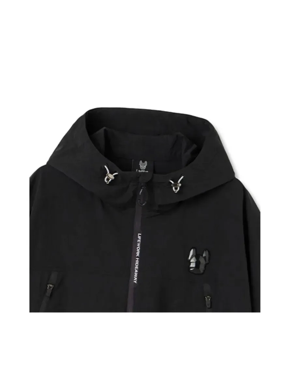 Нейлоновая куртка с капюшоном