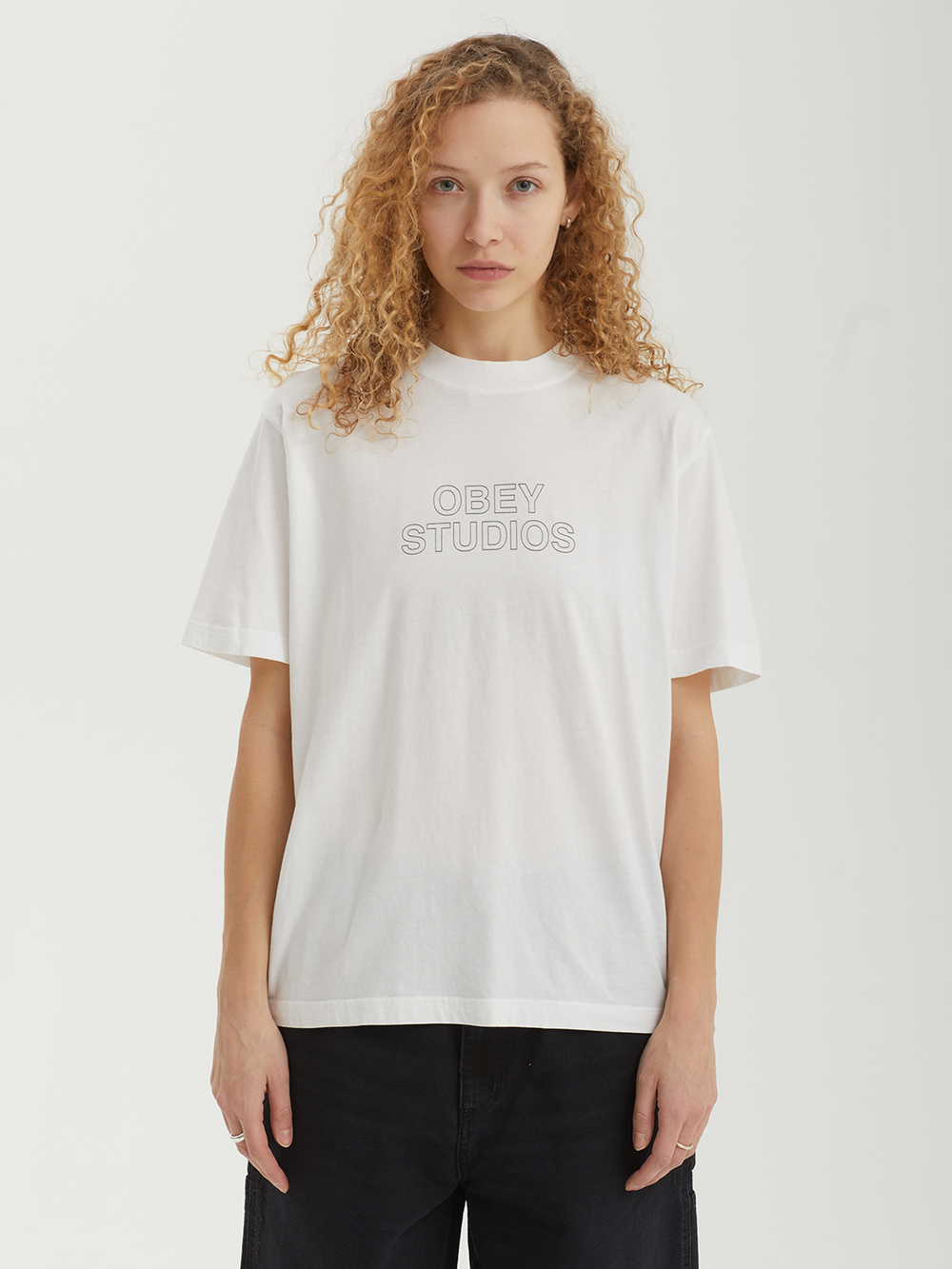 Женская Футболка Obey Studios Outline