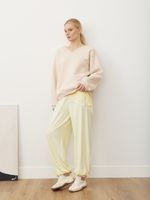 СВИТШОТ С V-ВЫРЕЗОМ МОЛОЧНЫЙ