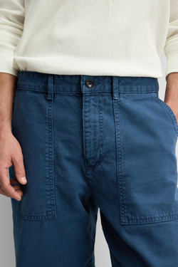 ZARA БРЮКИ REGULAR FIT ИЗ ТКАНИ С ЭФФЕКТОМ ПОТЕРТОСТИ, СИНИЙ