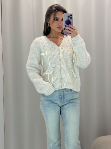 Бежевый женский кардиган c бантиками