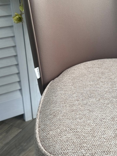 Стул МОНЕ ROVENA BISCUT ткань / ORAKUL 290 экокожа / Черный каркас M-City