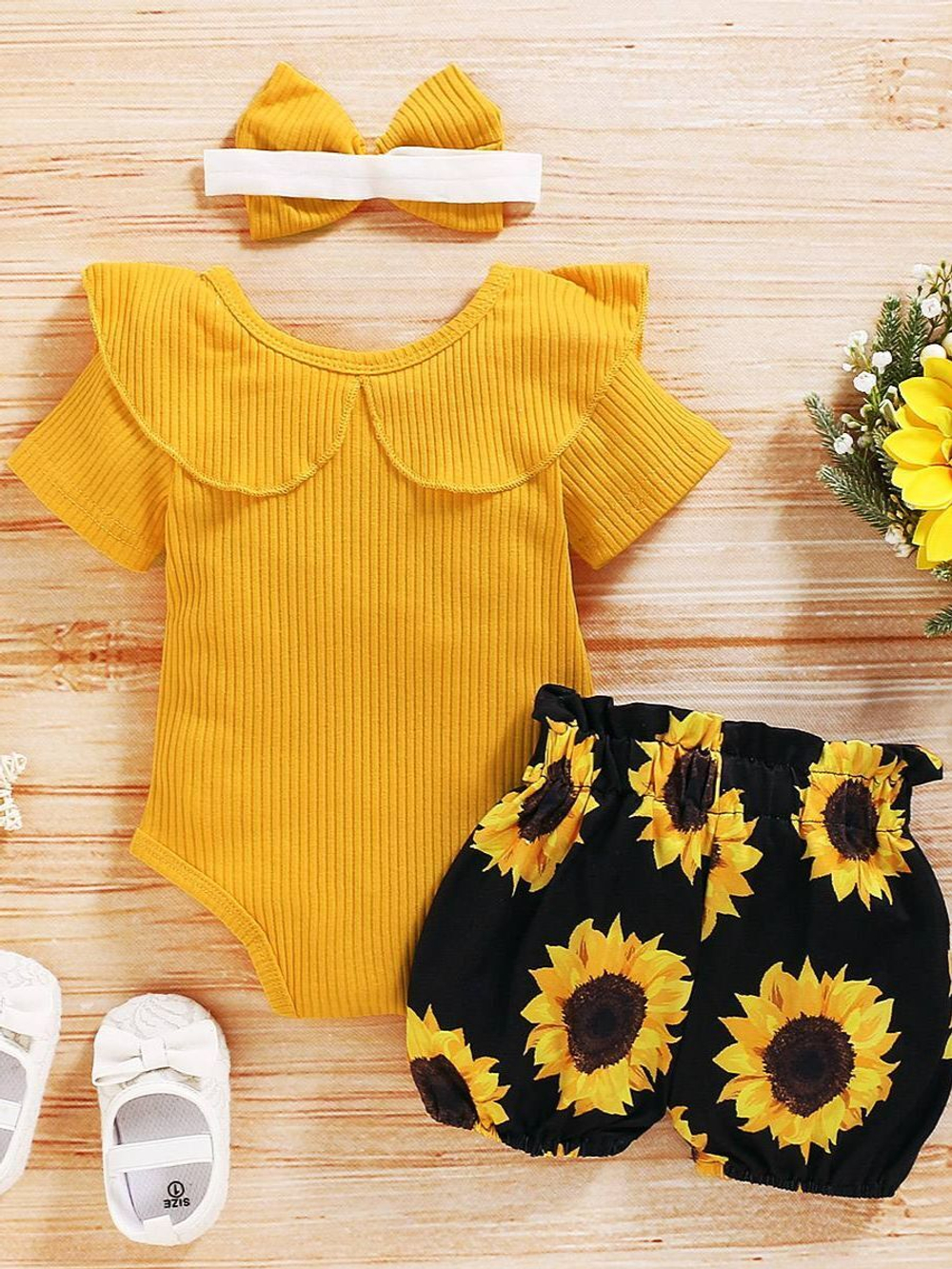 Летний костюм для девочки нарядный