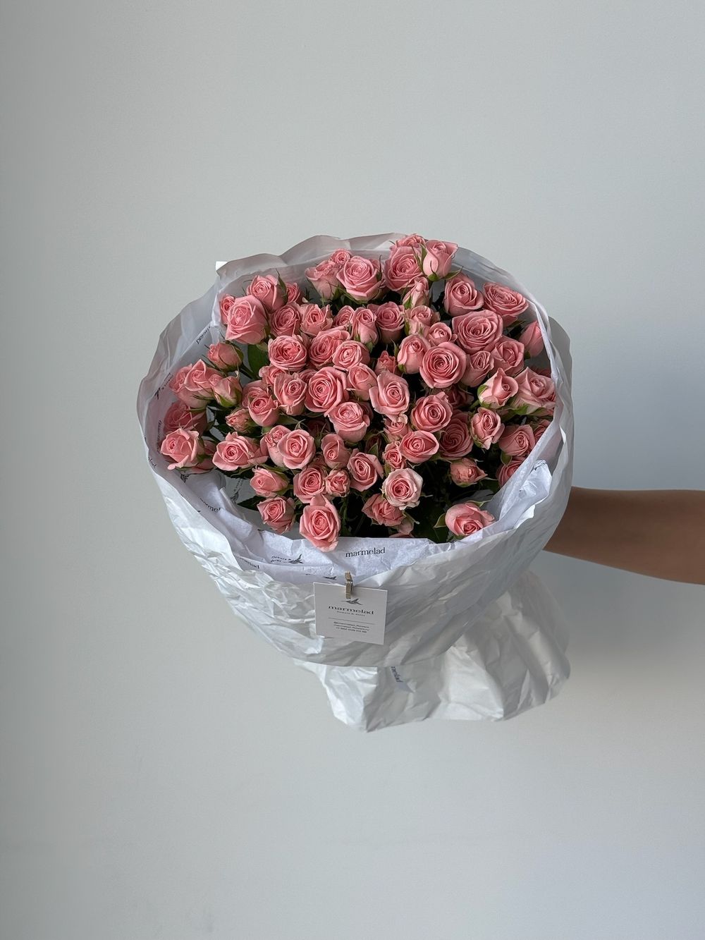 Букет моно из кустовых роз 15 шт