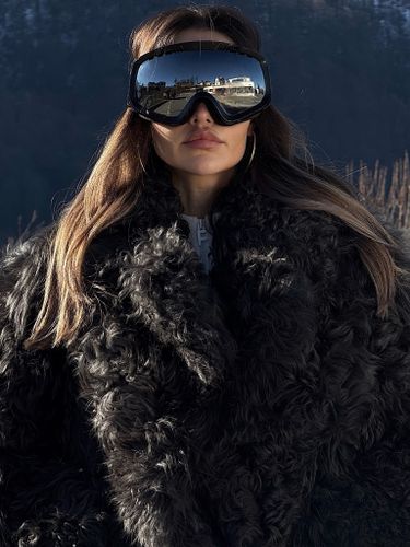 Укороченная графитовая шуба из овчины